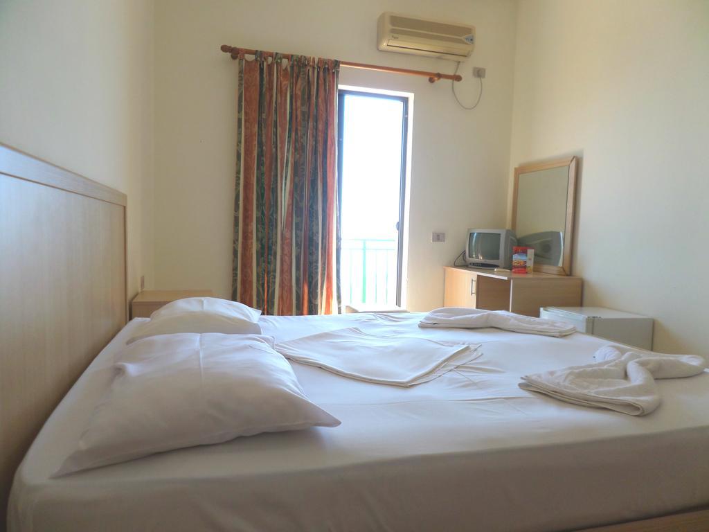 Hotel Belle Vue Dhërmi Chambre photo